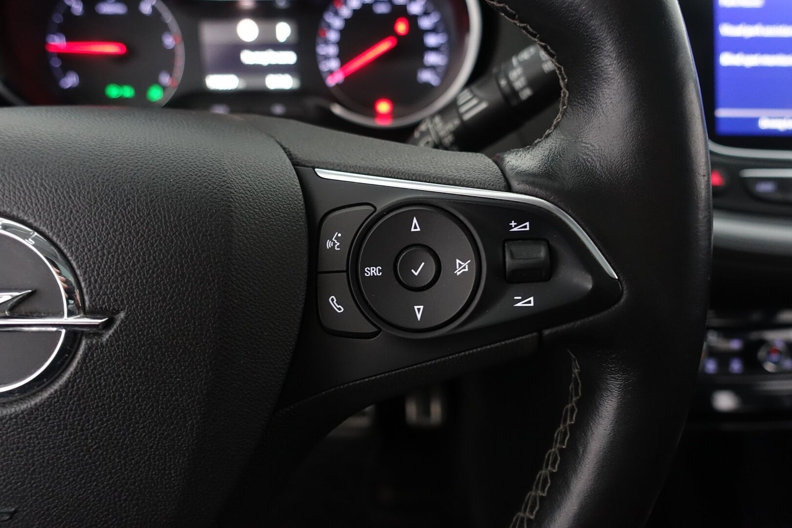 Opel Grandland X 2019 Innovation 2,0 CDTI Start/Stop 130 kW AT8 - | ACC | Panorama | 360 Kamera | Suomi-auto | Ilmastoidut nahat | Adapt. LED | Keyless | Navi | Lämm. Tuulilasi | Lohko | Ratinlämmitin | Muistipenkki | 2X Renkaat & Vanteet |