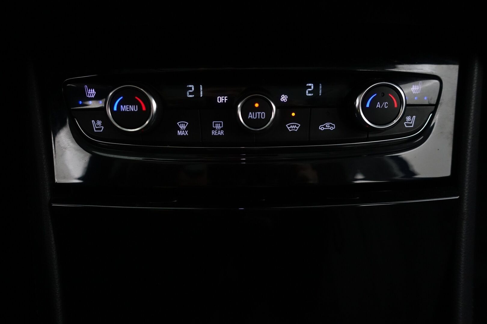 Opel Grandland X 2019 Innovation 2,0 CDTI Start/Stop 130 kW AT8 - | ACC | Panorama | 360 Kamera | Suomi-auto | Ilmastoidut nahat | Adapt. LED | Keyless | Navi | Lämm. Tuulilasi | Lohko | Ratinlämmitin | Muistipenkki | 2X Renkaat & Vanteet |