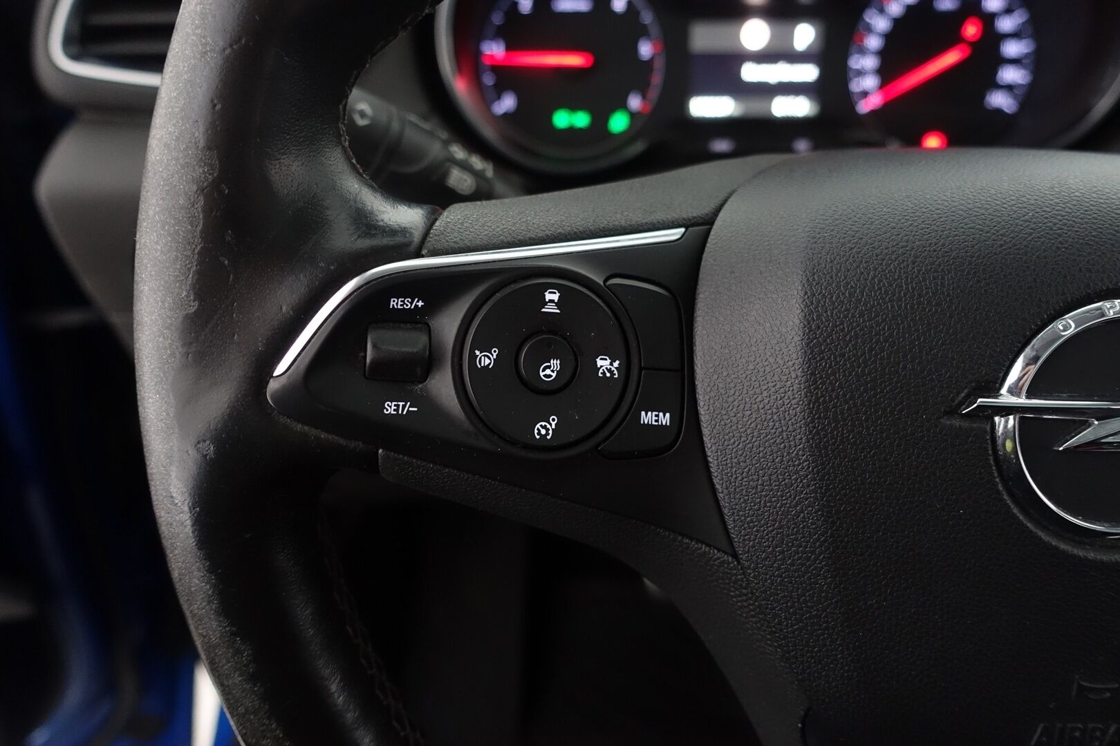 Opel Grandland X 2019 Innovation 2,0 CDTI Start/Stop 130 kW AT8 - | ACC | Panorama | 360 Kamera | Suomi-auto | Ilmastoidut nahat | Adapt. LED | Keyless | Navi | Lämm. Tuulilasi | Lohko | Ratinlämmitin | Muistipenkki | 2X Renkaat & Vanteet |