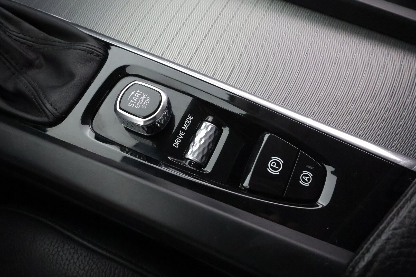 Volvo XC60 2018 D4 AWD Inscription aut * ACC / Webasto / Muistipenkki / Koukku / Kamera / KeylessGo / Sporttinahat / LED / Navi * - 1.Om Suomi-auto / Kahdet renkaat aluvanteilla