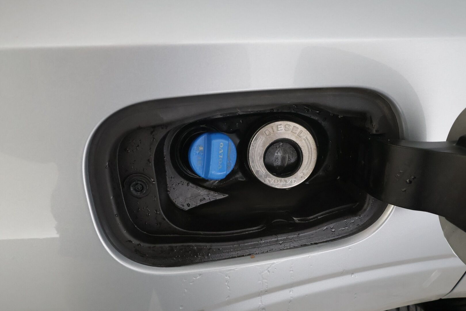 Volvo XC60 2018 D4 AWD Inscription aut * ACC / Webasto / Muistipenkki / Koukku / Kamera / KeylessGo / Sporttinahat / LED / Navi * - 1.Om Suomi-auto / Kahdet renkaat aluvanteilla