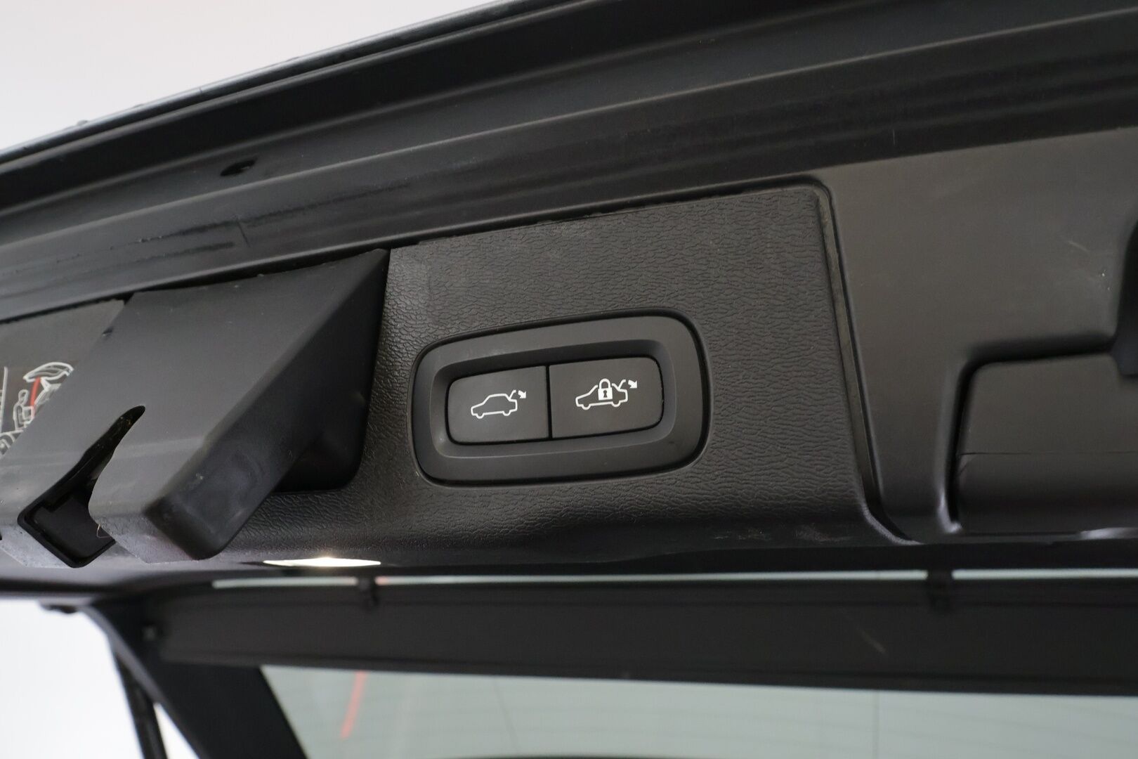 Volvo XC60 2018 D4 AWD Inscription aut * ACC / Webasto / Muistipenkki / Koukku / Kamera / KeylessGo / Sporttinahat / LED / Navi * - 1.Om Suomi-auto / Kahdet renkaat aluvanteilla