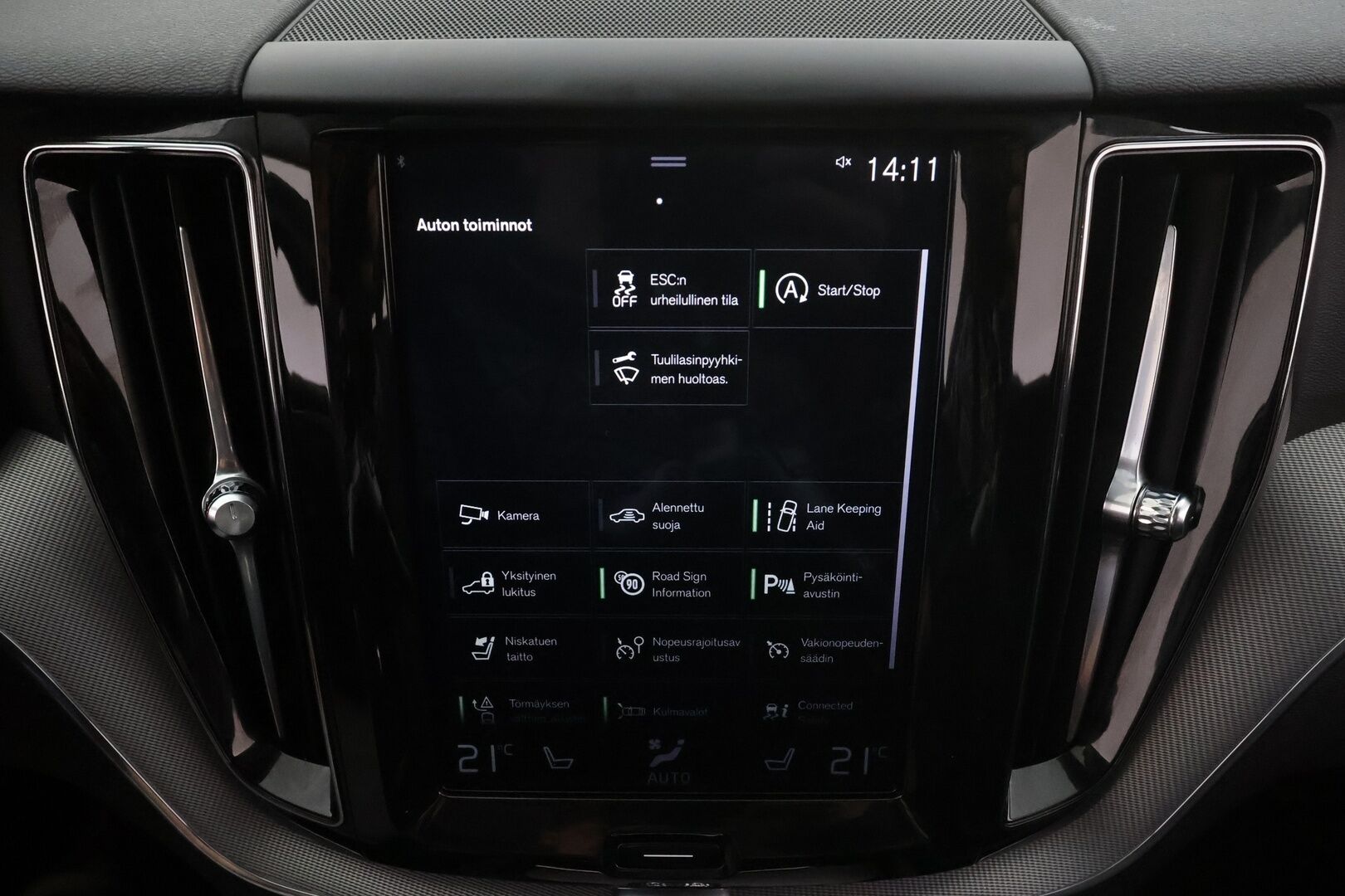 Volvo XC60 2018 D4 AWD Inscription aut * ACC / Webasto / Muistipenkki / Koukku / Kamera / KeylessGo / Sporttinahat / LED / Navi * - 1.Om Suomi-auto / Kahdet renkaat aluvanteilla - HULLUT AVAJAISHULINAT KORKOTARJOUS 3,29 %