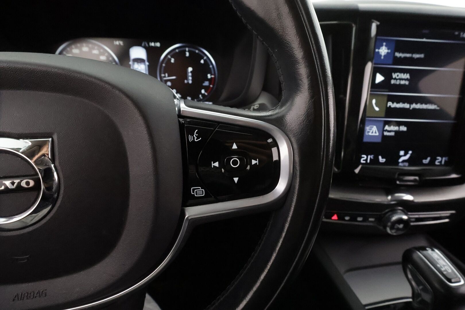 Volvo XC60 2018 D4 AWD Inscription aut * ACC / Webasto / Muistipenkki / Koukku / Kamera / KeylessGo / Sporttinahat / LED / Navi * - 1.Om Suomi-auto / Kahdet renkaat aluvanteilla - HULLUT AVAJAISHULINAT KORKOTARJOUS 3,29 %