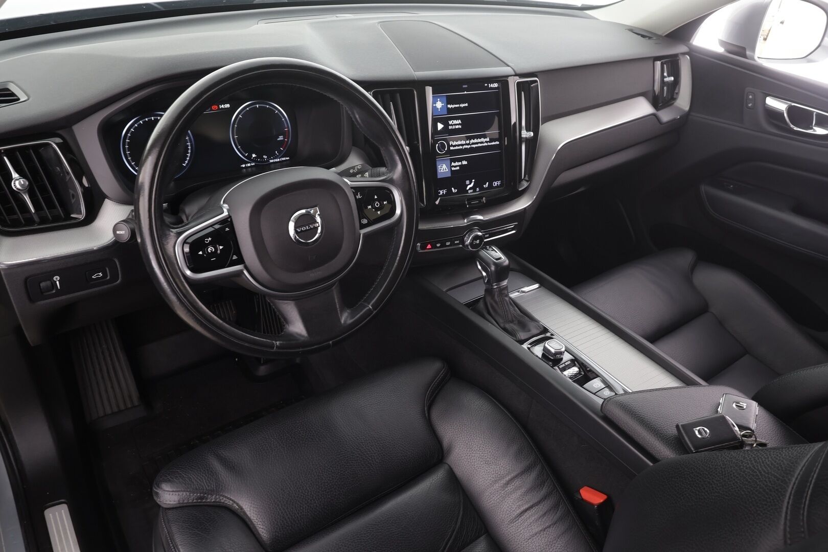 Volvo XC60 2018 D4 AWD Inscription aut * ACC / Webasto / Muistipenkki / Koukku / Kamera / KeylessGo / Sporttinahat / LED / Navi * - 1.Om Suomi-auto / Kahdet renkaat aluvanteilla - HULLUT AVAJAISHULINAT KORKOTARJOUS 3,29 %