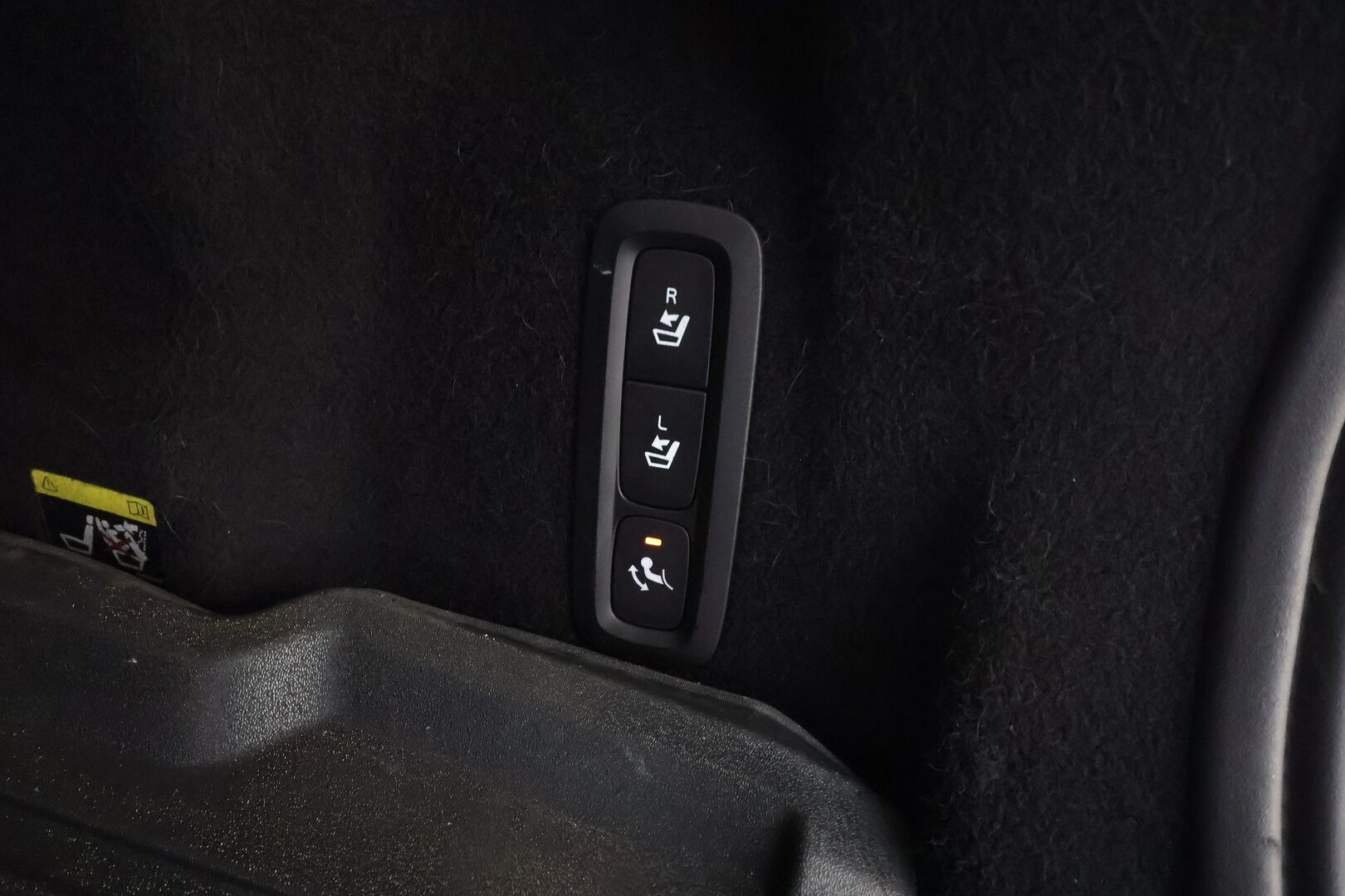 Volvo XC60 2018 D4 AWD Inscription aut * ACC / Webasto / Muistipenkki / Koukku / Kamera / KeylessGo / Sporttinahat / LED / Navi * - 1.Om Suomi-auto / Kahdet renkaat aluvanteilla - HULLUT AVAJAISHULINAT KORKOTARJOUS 3,29 %