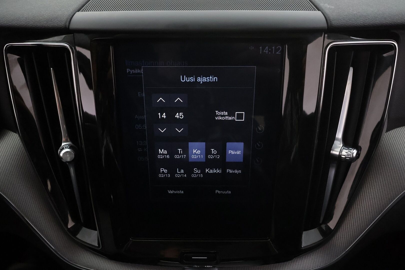 Volvo XC60 2018 D4 AWD Inscription aut * ACC / Webasto / Muistipenkki / Koukku / Kamera / KeylessGo / Sporttinahat / LED / Navi * - 1.Om Suomi-auto / Kahdet renkaat aluvanteilla