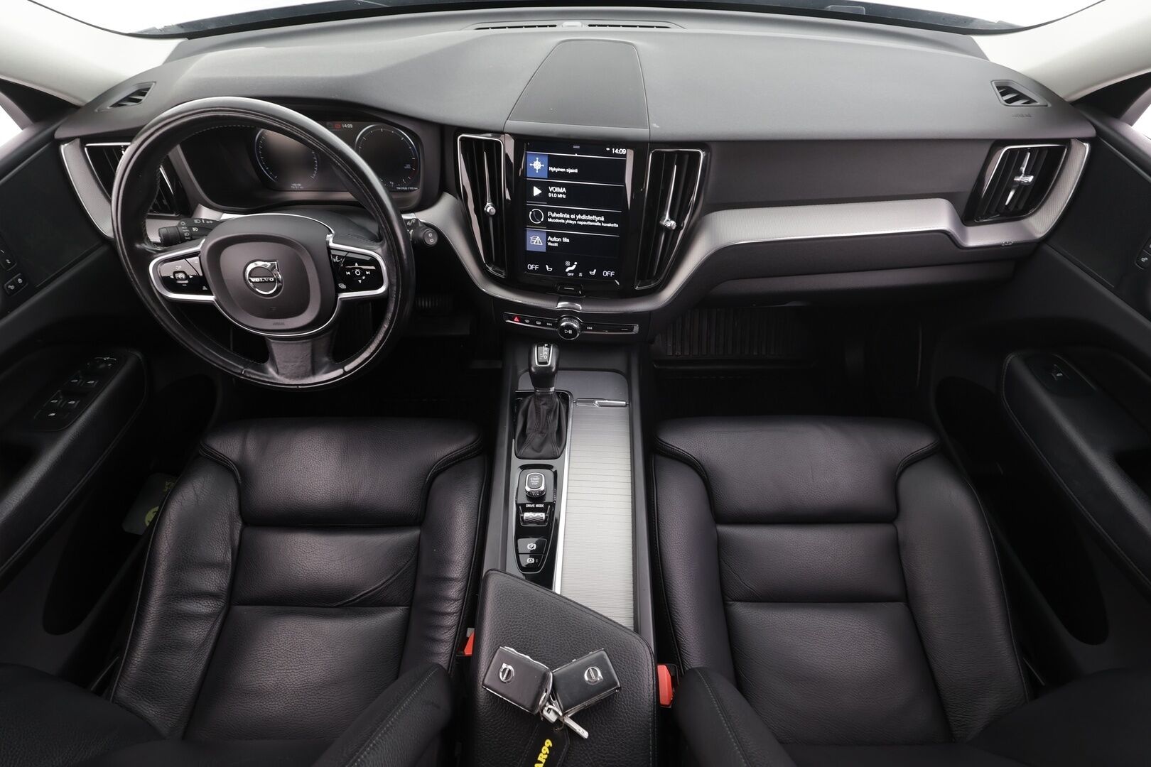 Volvo XC60 2018 D4 AWD Inscription aut * ACC / Webasto / Muistipenkki / Koukku / Kamera / KeylessGo / Sporttinahat / LED / Navi * - 1.Om Suomi-auto / Kahdet renkaat aluvanteilla - HULLUT AVAJAISHULINAT KORKOTARJOUS 3,29 %