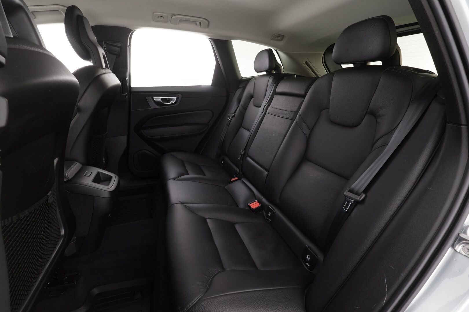 Volvo XC60 2018 D4 AWD Inscription aut * ACC / Webasto / Muistipenkki / Koukku / Kamera / KeylessGo / Sporttinahat / LED / Navi * - 1.Om Suomi-auto / Kahdet renkaat aluvanteilla - HULLUT AVAJAISHULINAT KORKOTARJOUS 3,29 %