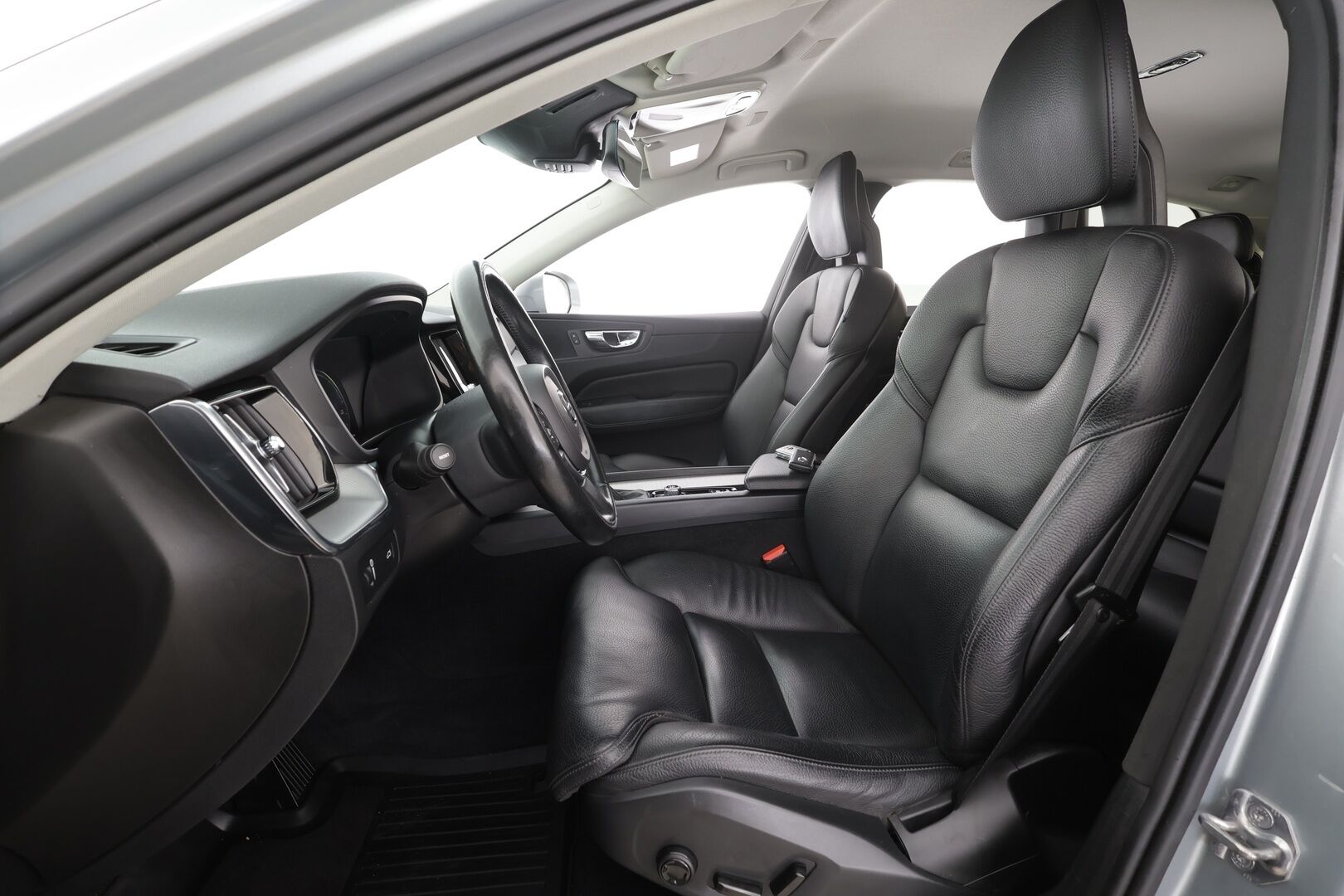 Volvo XC60 2018 D4 AWD Inscription aut * ACC / Webasto / Muistipenkki / Koukku / Kamera / KeylessGo / Sporttinahat / LED / Navi * - 1.Om Suomi-auto / Kahdet renkaat aluvanteilla