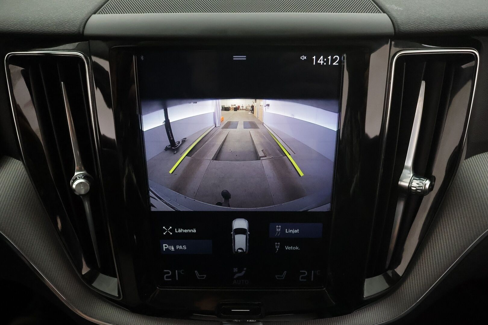 Volvo XC60 2018 D4 AWD Inscription aut - ACC | Webasto | Muistipenkki | Koukku | Kamera | KeylessGo | Sporttinahat | LED | NAVI