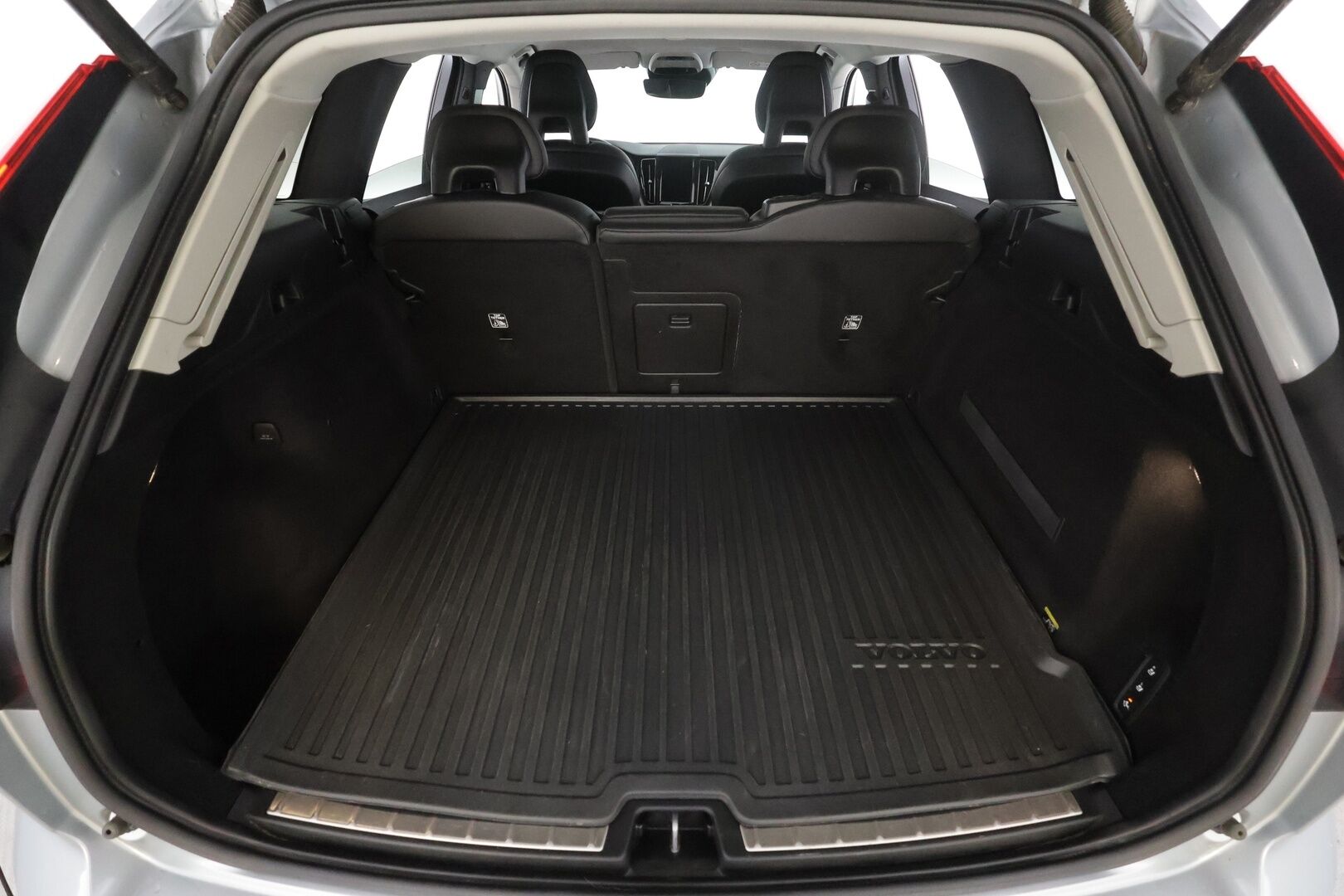 Volvo XC60 2018 D4 AWD Inscription aut * ACC / Webasto / Muistipenkki / Koukku / Kamera / KeylessGo / Sporttinahat / LED / Navi * - 1.Om Suomi-auto / Kahdet renkaat aluvanteilla