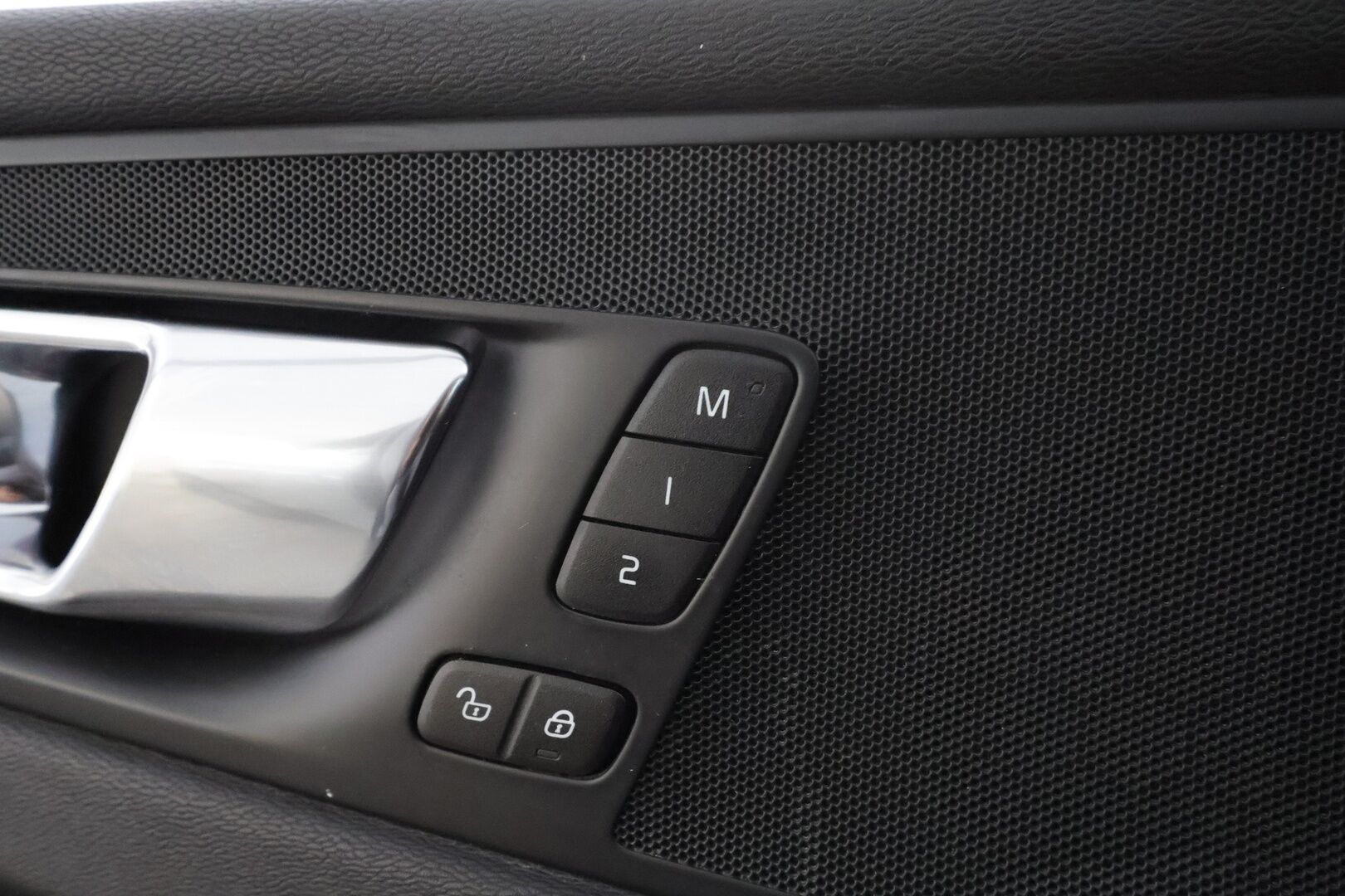 Volvo XC60 2018 D4 AWD Inscription aut * ACC / Webasto / Muistipenkki / Koukku / Kamera / KeylessGo / Sporttinahat / LED / Navi * - 1.Om Suomi-auto / Kahdet renkaat aluvanteilla - HULLUT AVAJAISHULINAT KORKOTARJOUS 3,29 %