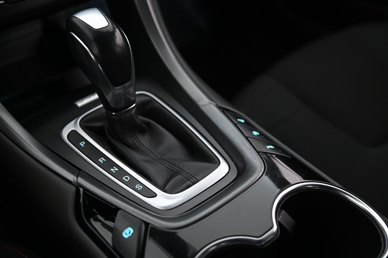 Ford Mondeo 2018 1,5 EcoBoost 160hv A6 ST-Line 5D *Suomi-Auto / Navi / Lämmitettävä tuulilasi / Lohko / Koukku / Vakkari* - *Juuri saapunut! / AndroidAuto / AppleCarPay / Tutkat / Suksiluukku / 2X Renkaat / Siisti*