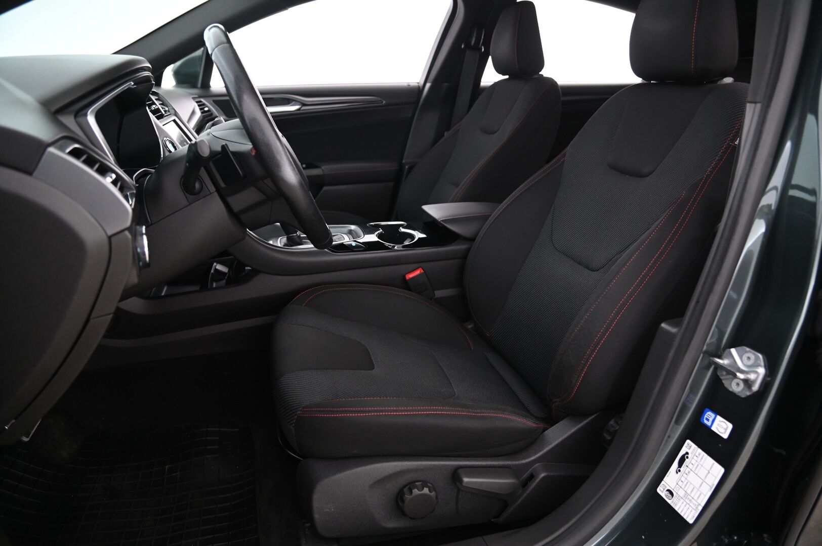 Ford Mondeo 2018 1,5 EcoBoost 160hv A6 ST-Line 5D - Suomi-Auto | Navi | Lämmitettävä tuulilasi | Lohko | Koukku | Vakkari | AndroidAuto | AppleCarPay | Tutkat | Suksiluukku | 2X Renkaat | Siisti