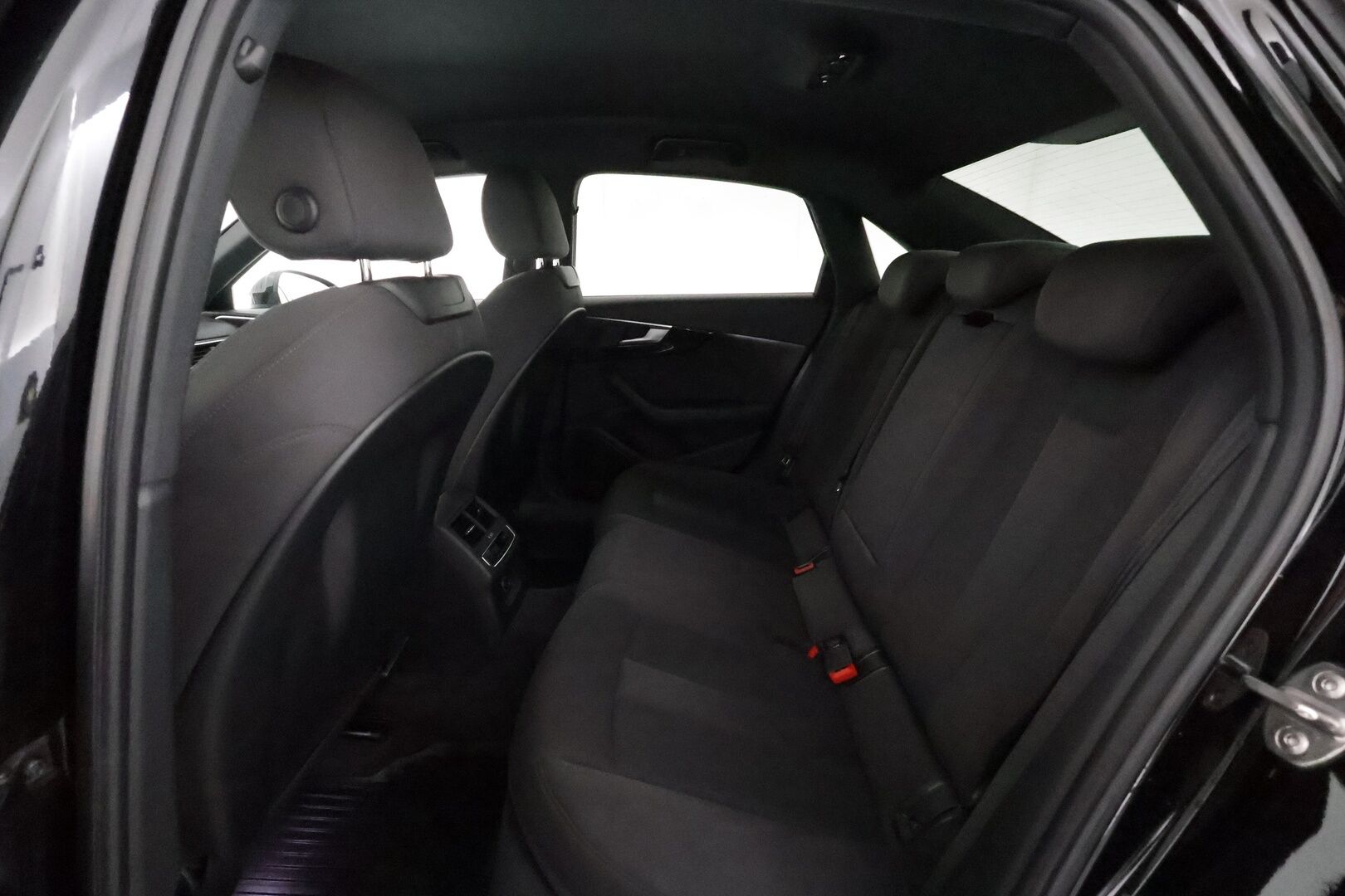 Audi A4 2018 Sedan S Line 2,0 TFSI 140 kW S tronic **B&O / Webasto / P.kamera / Sporttipenkit / Apple&Android / Koukku**