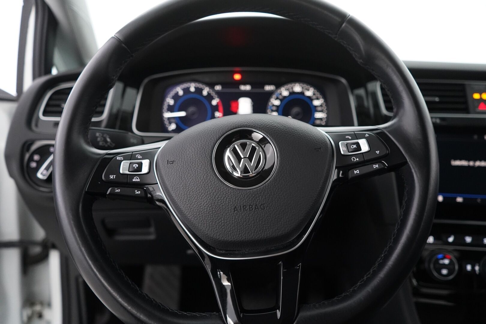 Volkswagen Golf 2018 Highline 1,5 TSI EVO 96 kW (130 hv) BLUEMOTION DSG-automaatti * ACC / Webasto / Keyless / App-Connect / P.Kamera * - Suomi-auto / Kahdet renkaat alumiinivantein / Facelift / Juuri huollettu