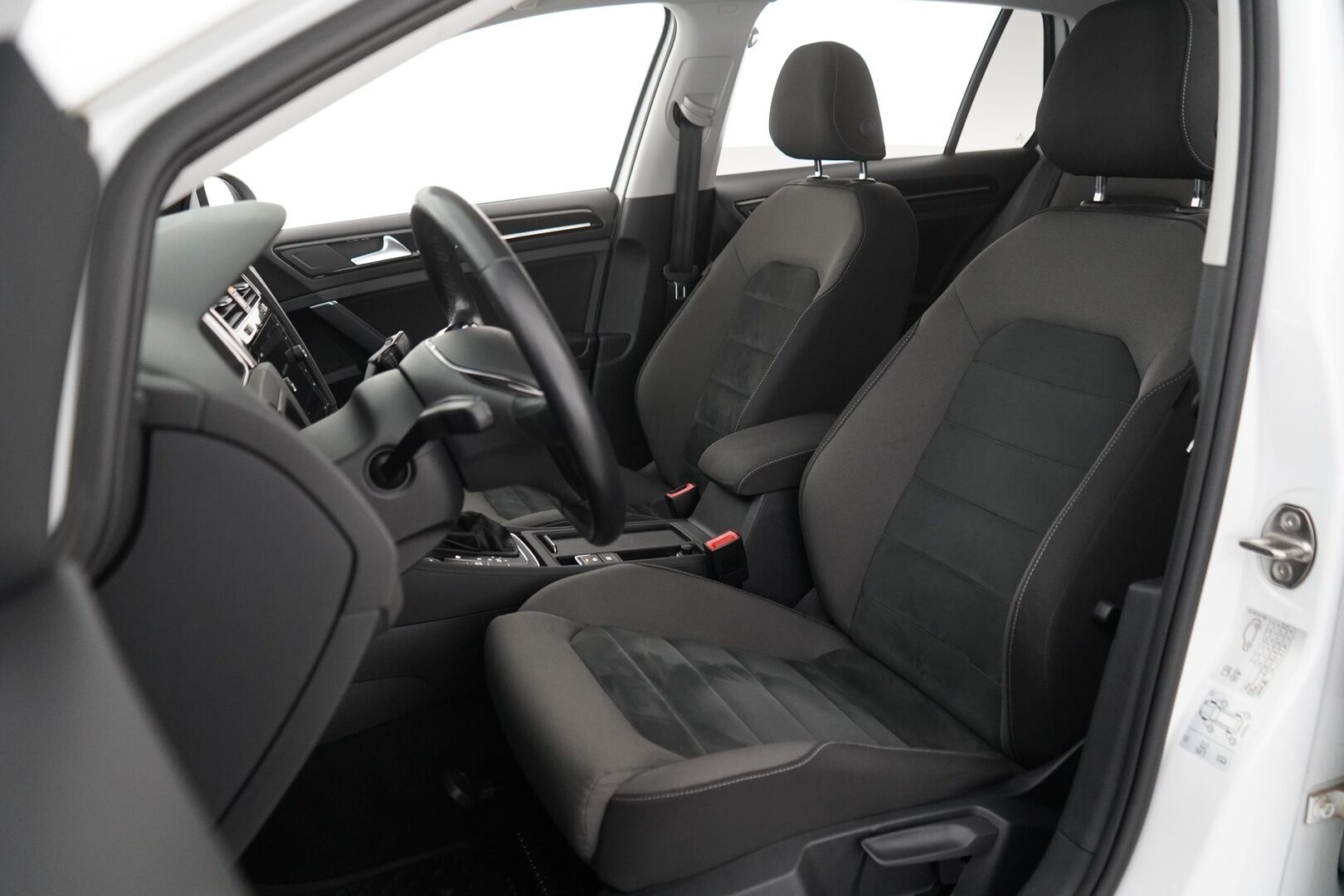 Volkswagen Golf 2018 Highline 1,5 TSI EVO 96 kW (130 hv) BLUEMOTION DSG-automaatti * ACC / Webasto / Keyless / App-Connect / P.Kamera * - Suomi-auto / Kahdet renkaat alumiinivantein / Facelift / Juuri huollettu