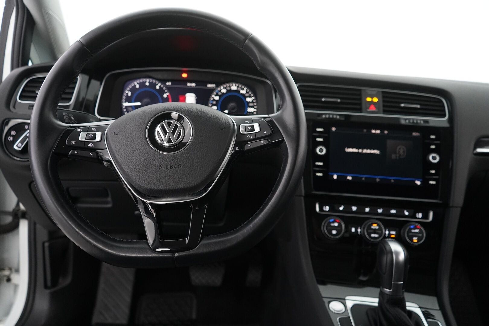 Volkswagen Golf 2018 Highline 1,5 TSI EVO 96 kW (130 hv) BLUEMOTION DSG-automaatti * ACC / Webasto / Keyless / App-Connect / P.Kamera * - Suomi-auto / Kahdet renkaat alumiinivantein / Facelift / Juuri huollettu