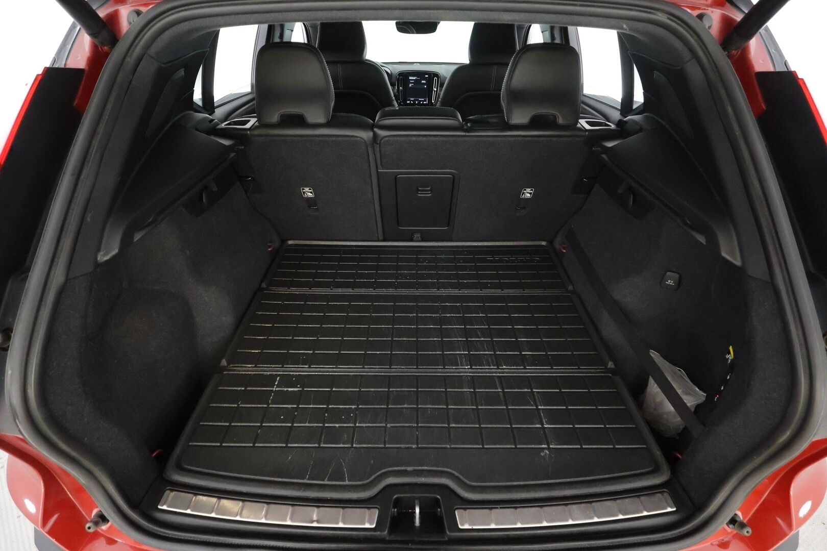 Volvo XC40 2018 D4 AWD R-Design Launch Edition aut * Panorama / H&K / ACC / Full-LED / 360 / Sportpenkki Muistilla / Navi / Keyless * - Webasto / Koukku / Suomi-auto / Kahdet renkaat / Merkkihuollot