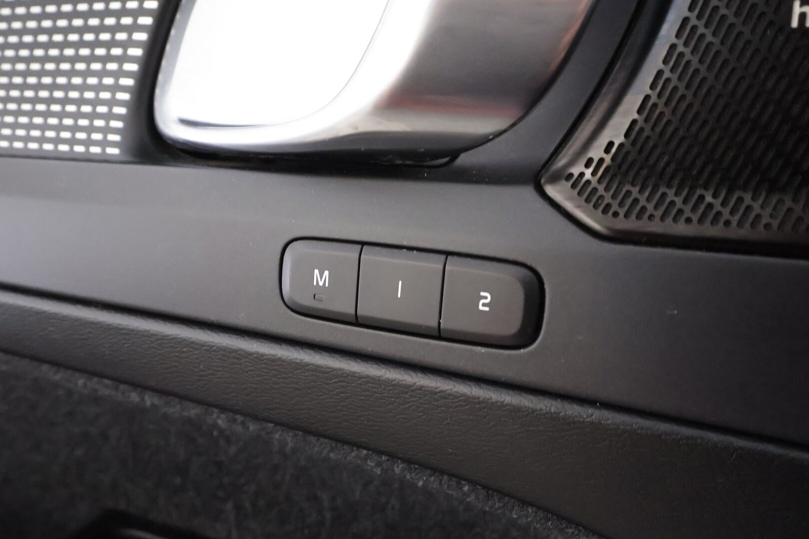 Volvo XC40 2018 D4 AWD R-Design Launch Edition aut * Panorama / H&K / ACC / Full-LED / 360 / Sportpenkki Muistilla / Navi / Keyless * - Webasto / Koukku / Suomi-auto / Kahdet renkaat / Merkkihuollot