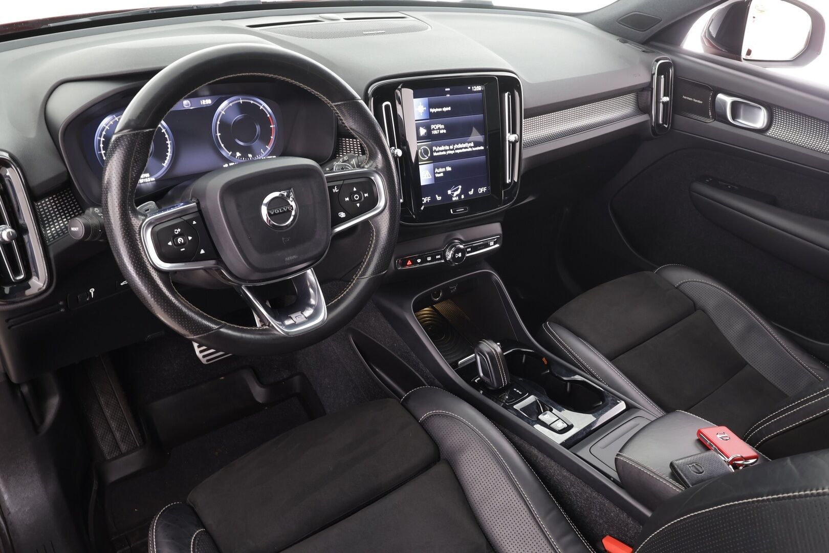 Volvo XC40 2018 D4 AWD R-Design Launch Edition aut * Panorama / H&K / ACC / Full-LED / 360 / Sportpenkki Muistilla / Navi / Keyless * - Webasto / Koukku / Suomi-auto / Kahdet renkaat / Merkkihuollot