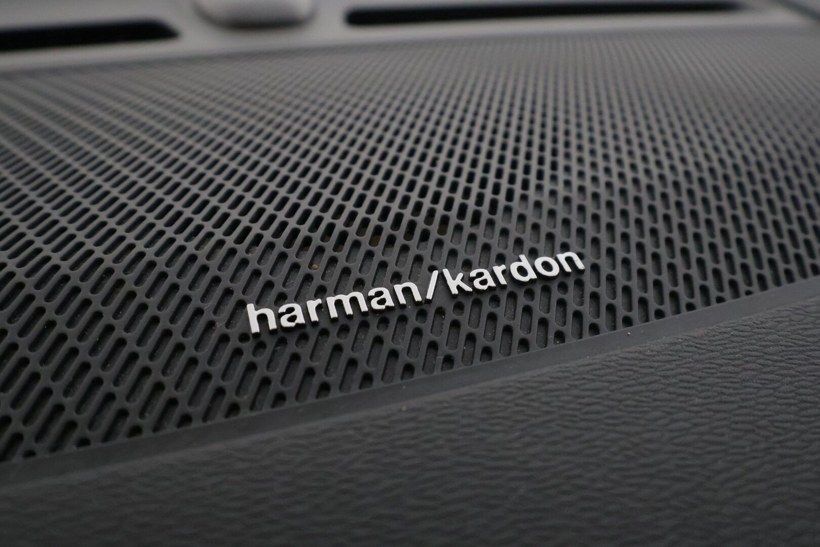 Volvo XC40 2018 D4 AWD R-Design Launch Edition aut * Panorama / H&K / ACC / Full-LED / 360 / Sportpenkki Muistilla / Navi / Keyless * - Webasto / Koukku / Suomi-auto / Kahdet renkaat / Merkkihuollot