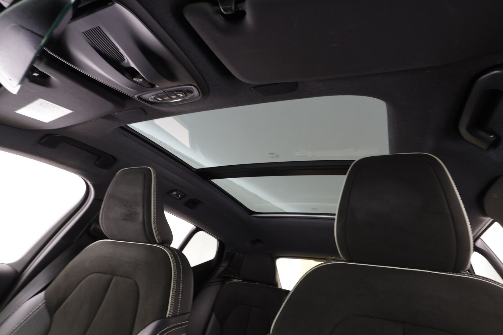 Volvo XC40 2018 D4 AWD R-Design Launch Edition aut * Panorama / H&K / ACC / Full-LED / 360 / Sportpenkki Muistilla / Navi / Keyless * - Webasto / Koukku / Suomi-auto / Kahdet renkaat / Merkkihuollot