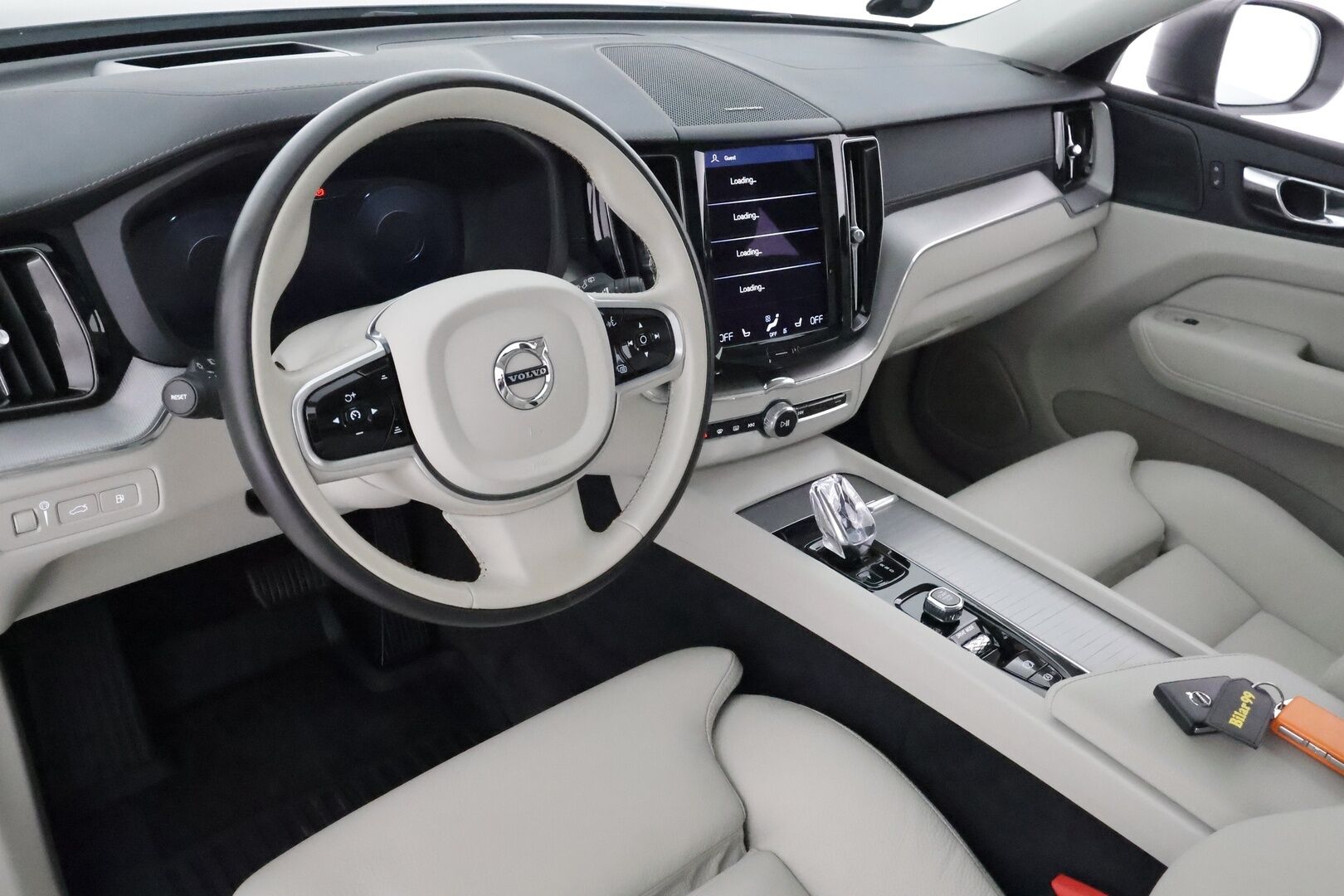 Volvo XC60 2021 T6 TwE AWD Business Inscription **HUD / 360° Kamera / Panorama / Adapt.Vakkari / Webasto / Sporttipenkki Muistilla** - 3,99 % KORKOTARJOUS TÄHÄN AUTOON - Akku kuntotarkastettu / Harman/Kardon / LED-valot / Digimittaristo Kaistavahti / Navi / KeylessGO 