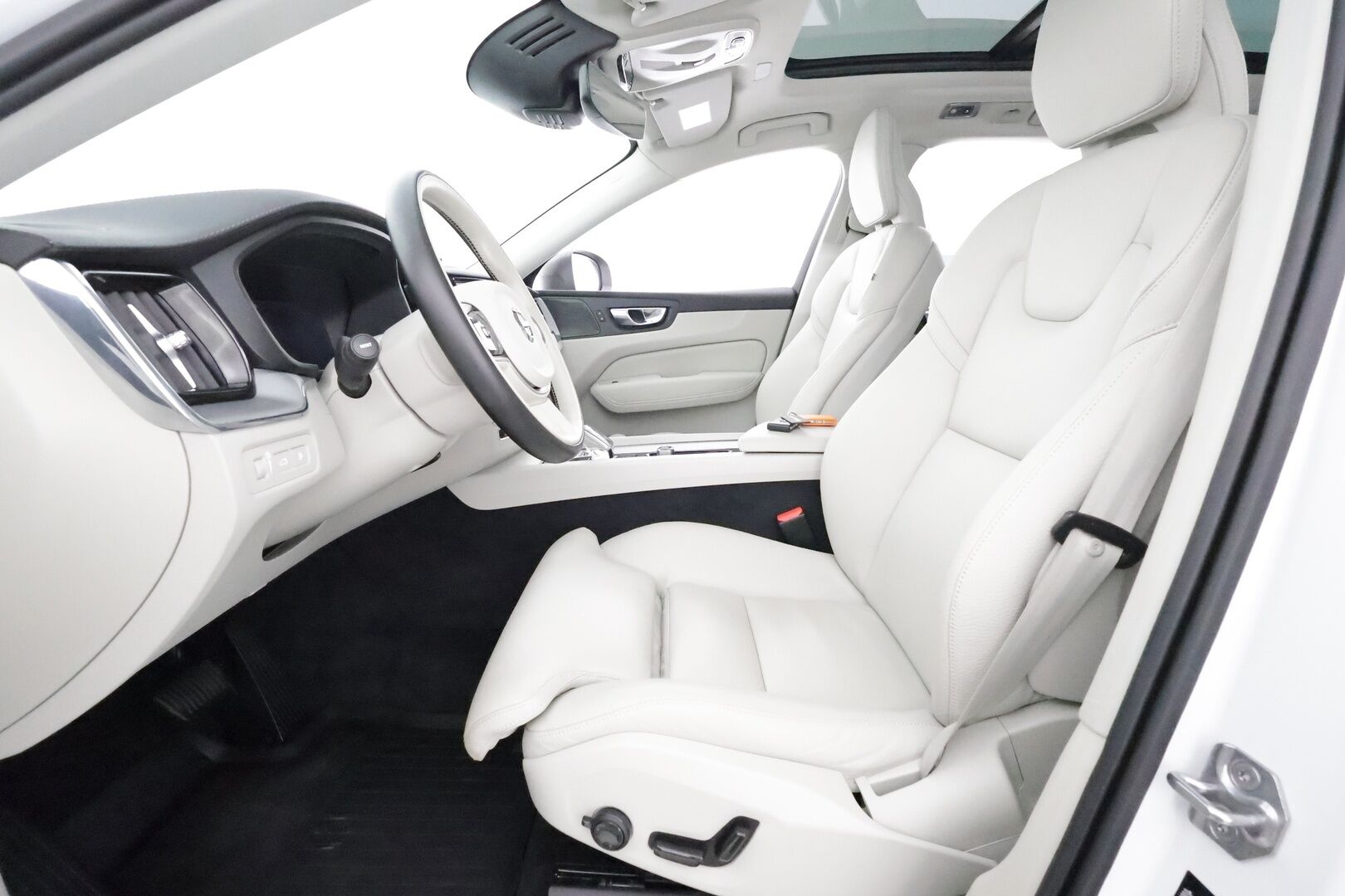 Volvo XC60 2021 T6 TwE AWD Business Inscription **HUD / 360° Kamera / Panorama / Adapt.Vakkari / Webasto / Sporttipenkki Muistilla** - 3,99 % KORKOTARJOUS TÄHÄN AUTOON - Akku kuntotarkastettu / Harman/Kardon / LED-valot / Digimittaristo Kaistavahti / Navi / KeylessGO 