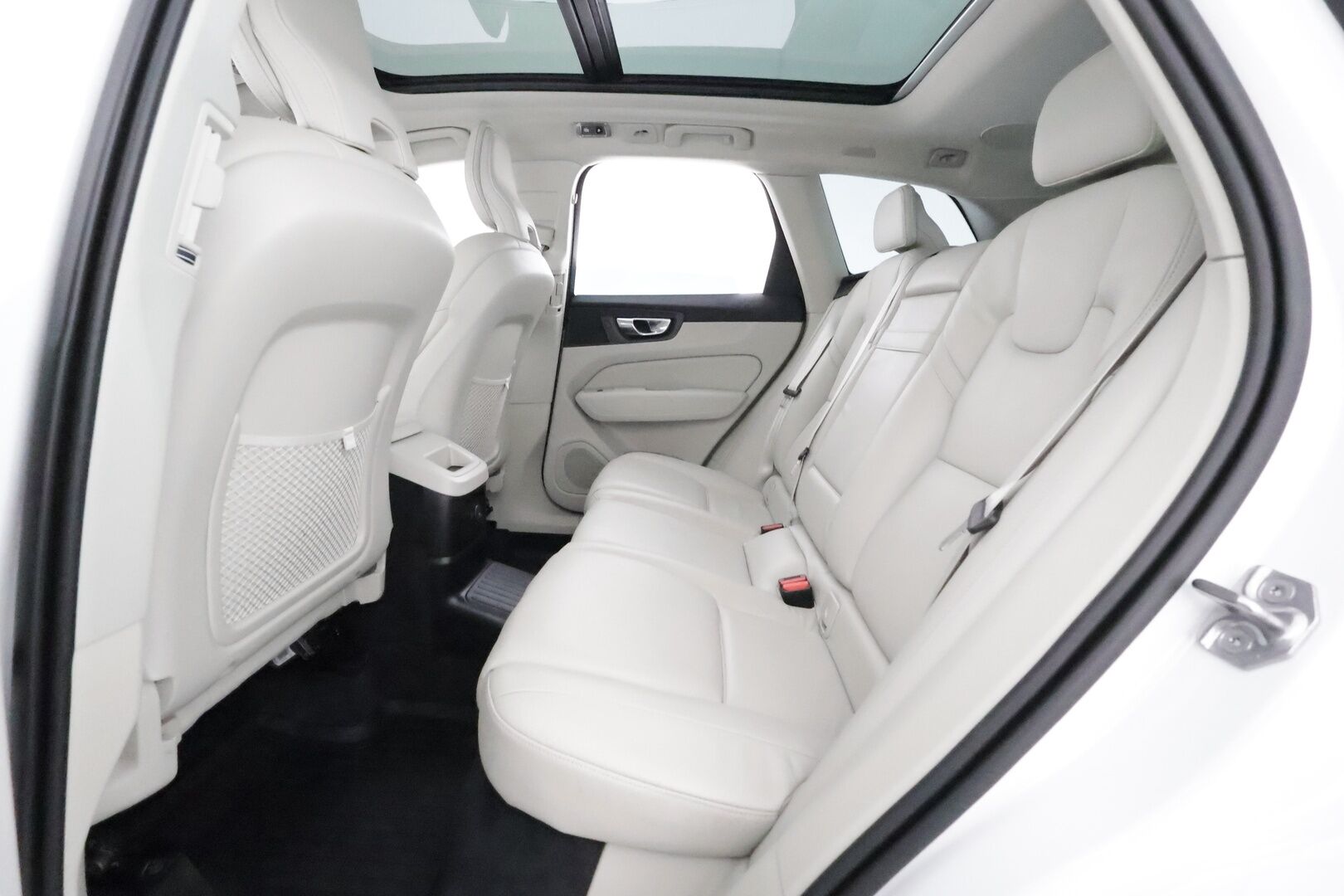 Volvo XC60 2021 T6 TwE AWD Business Inscription **HUD / 360° Kamera / Panorama / Adapt.Vakkari / Webasto / Sporttipenkki Muistilla** - 3,99 % KORKOTARJOUS TÄHÄN AUTOON - Akku kuntotarkastettu / Harman/Kardon / LED-valot / Digimittaristo Kaistavahti / Navi / KeylessGO 