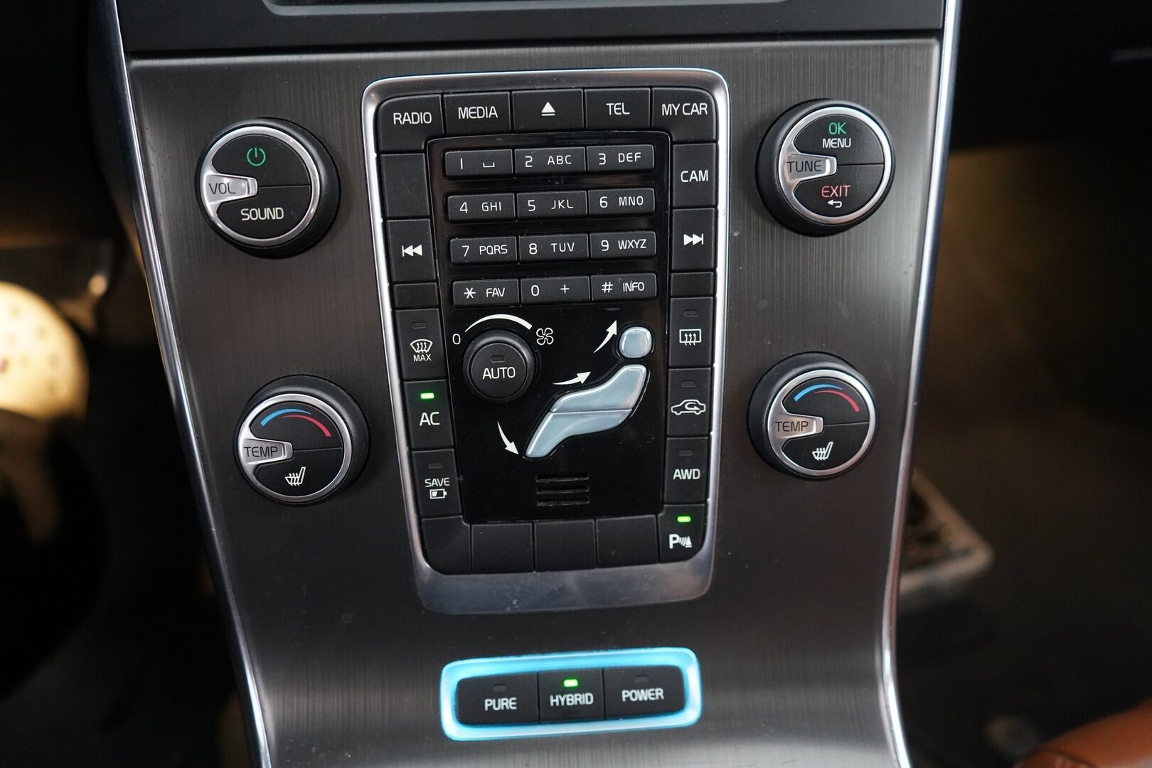 Volvo V60 2013 D6 AWD Summum plug in hybrid aut YritysOutlet - Myydään vain yrityksille - Vakkari | Webasto | Tutkat | Nahat | Vetokoukku | Kattava huoltohistoria | Kahdet hyvät renkaat alumiinivanteilla | Akku kuntotarkastettu | Puhdas Carvertical 