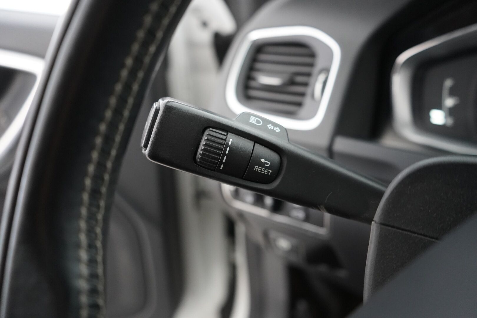 Volvo V60 2013 D6 AWD Summum plug in hybrid aut YritysOutlet - Myydään vain yrityksille - Vakkari | Webasto | Tutkat | Nahat | Vetokoukku | Kattava huoltohistoria | Kahdet hyvät renkaat alumiinivanteilla | Akku kuntotarkastettu | Puhdas Carvertical 