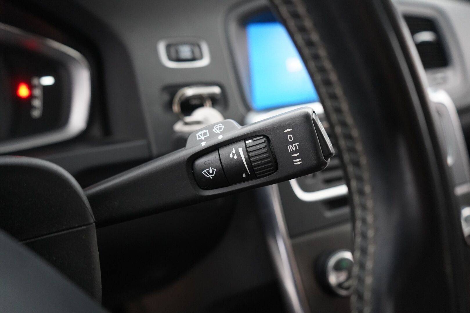 Volvo V60 2013 D6 AWD Summum plug in hybrid aut YritysOutlet - Myydään vain yrityksille - Vakkari | Webasto | Tutkat | Nahat | Vetokoukku | Kattava huoltohistoria | Kahdet hyvät renkaat alumiinivanteilla | Akku kuntotarkastettu | Puhdas Carvertical 