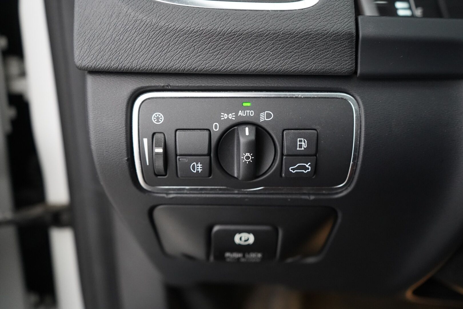 Volvo V60 2013 D6 AWD Summum plug in hybrid aut YritysOutlet - Myydään vain yrityksille - Vakkari | Webasto | Tutkat | Nahat | Vetokoukku | Kattava huoltohistoria | Kahdet hyvät renkaat alumiinivanteilla | Akku kuntotarkastettu | Puhdas Carvertical 