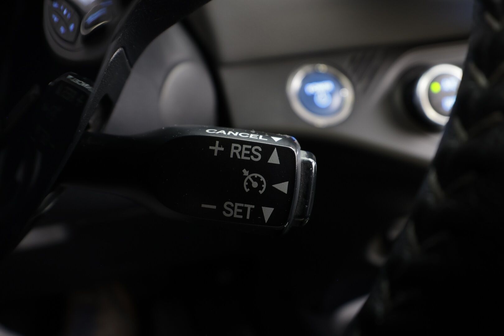 Toyota Yaris 2018 1,5 Hybrid Active 5ov * 1.Om Suomi-auto / Vakkari / P.kamera / Navi / Lohkolämmitin * - Kahdet renkaat aluvanteilla / Merkkihuollettu - HULLU BLACKWEEK KORKOTARJOUS 2,49%