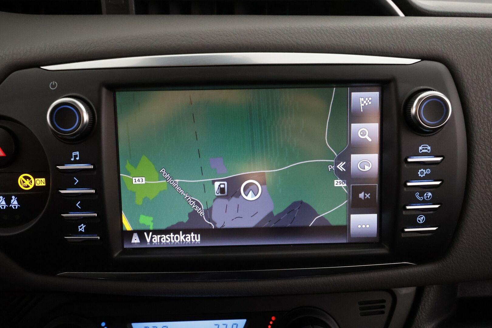 Toyota Yaris 2018 1,5 Hybrid Active 5ov * 1.Om Suomi-auto / Vakkari / P.kamera / Navi / Lohkolämmitin * - Kahdet renkaat aluvanteilla / Merkkihuollettu - HULLU BLACKWEEK KORKOTARJOUS 2,49%