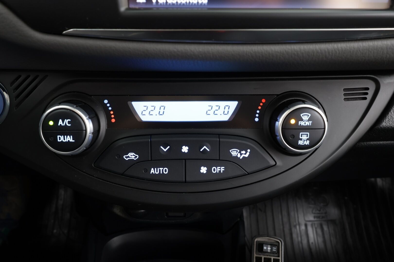 Toyota Yaris 2018 1,5 Hybrid Active 5ov * 1.Om Suomi-auto / Vakkari / P.kamera / Navi / Lohkolämmitin * - Kahdet renkaat aluvanteilla / Merkkihuollettu - HULLU BLACKWEEK KORKOTARJOUS 2,49%