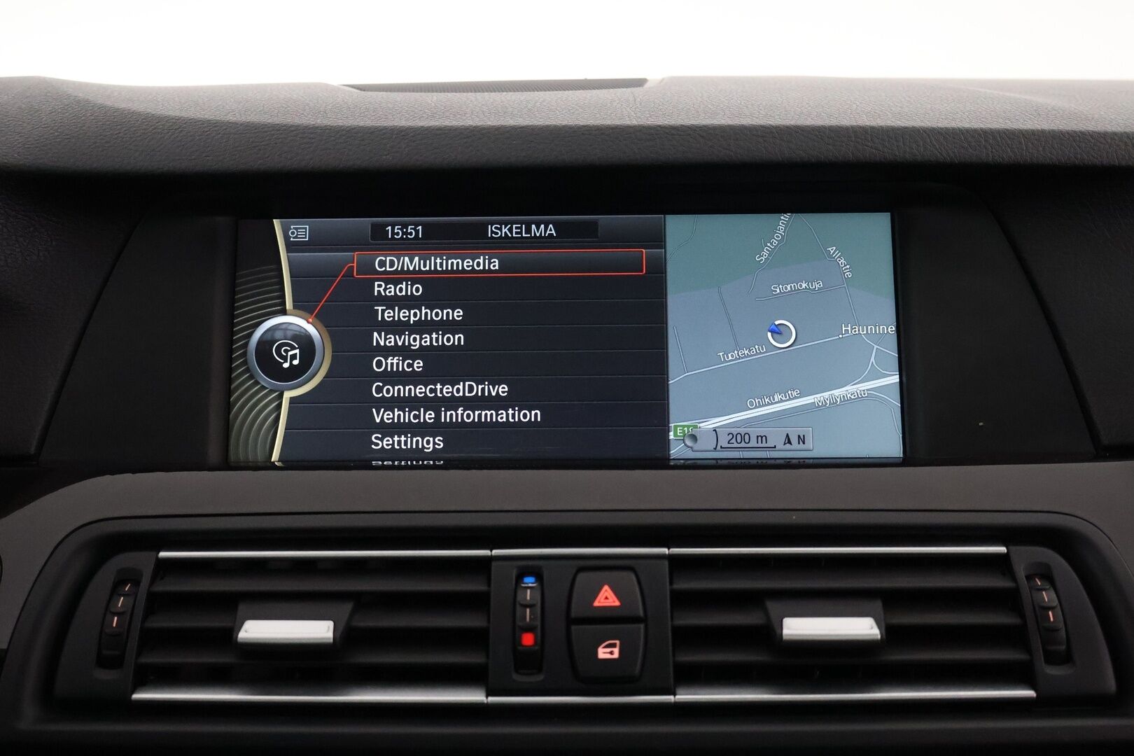 BMW 530 2011 xDrive F11 Touring Business - HUD | Panorama | Nahat | Vetokoukku | Adapt.Xenon | Lohkolämmitin