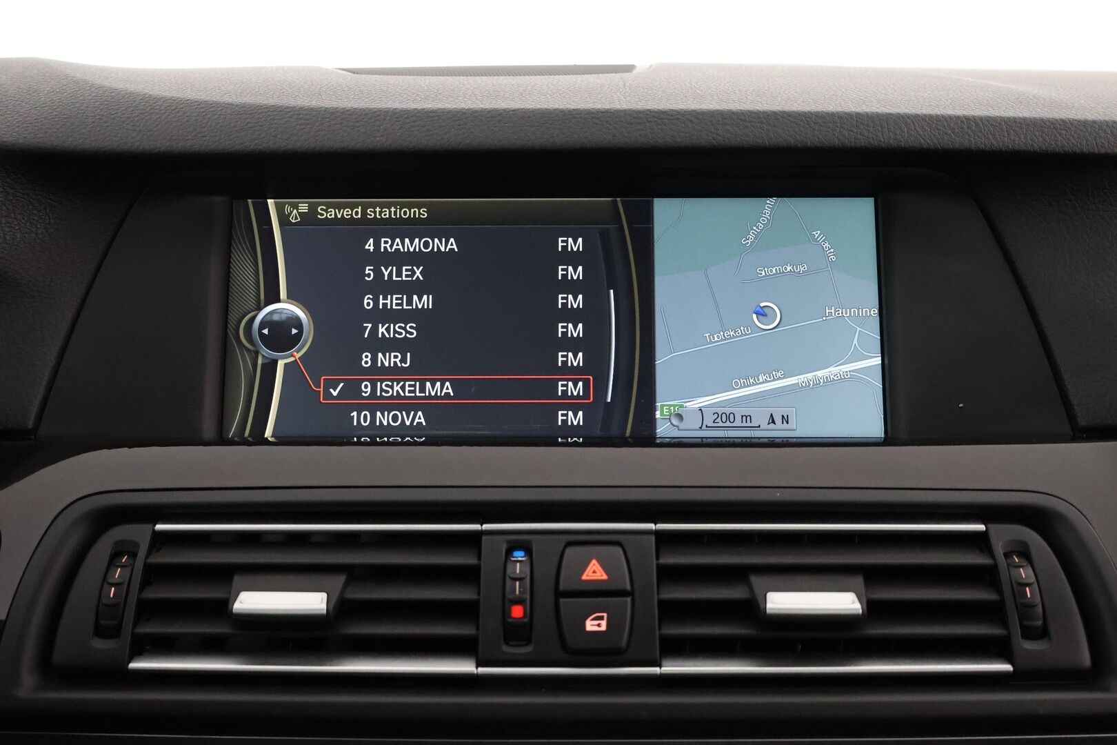 BMW 530 2011 xDrive F11 Touring Business - HUD | Panorama | Nahat | Vetokoukku | Adapt.Xenon | Lohkolämmitin