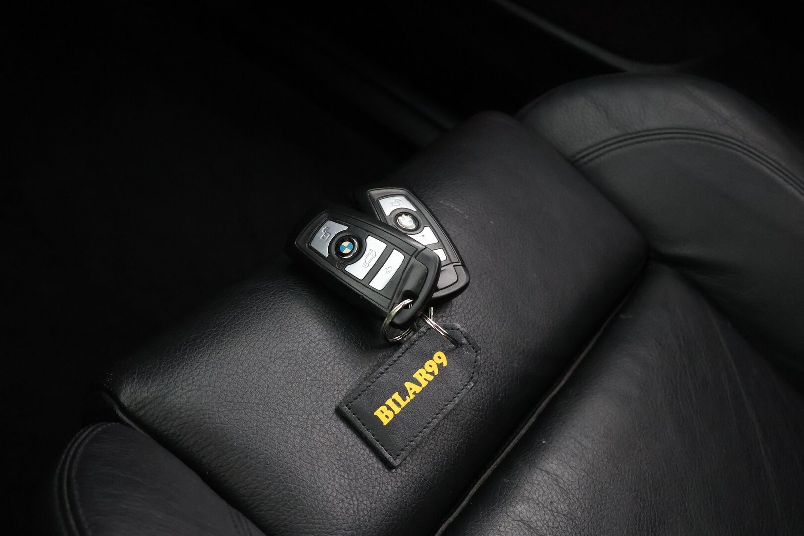 BMW 530 2011 xDrive F11 Touring Business - HUD | Panorama | Nahat | Vetokoukku | Adapt.Xenon | Lohkolämmitin