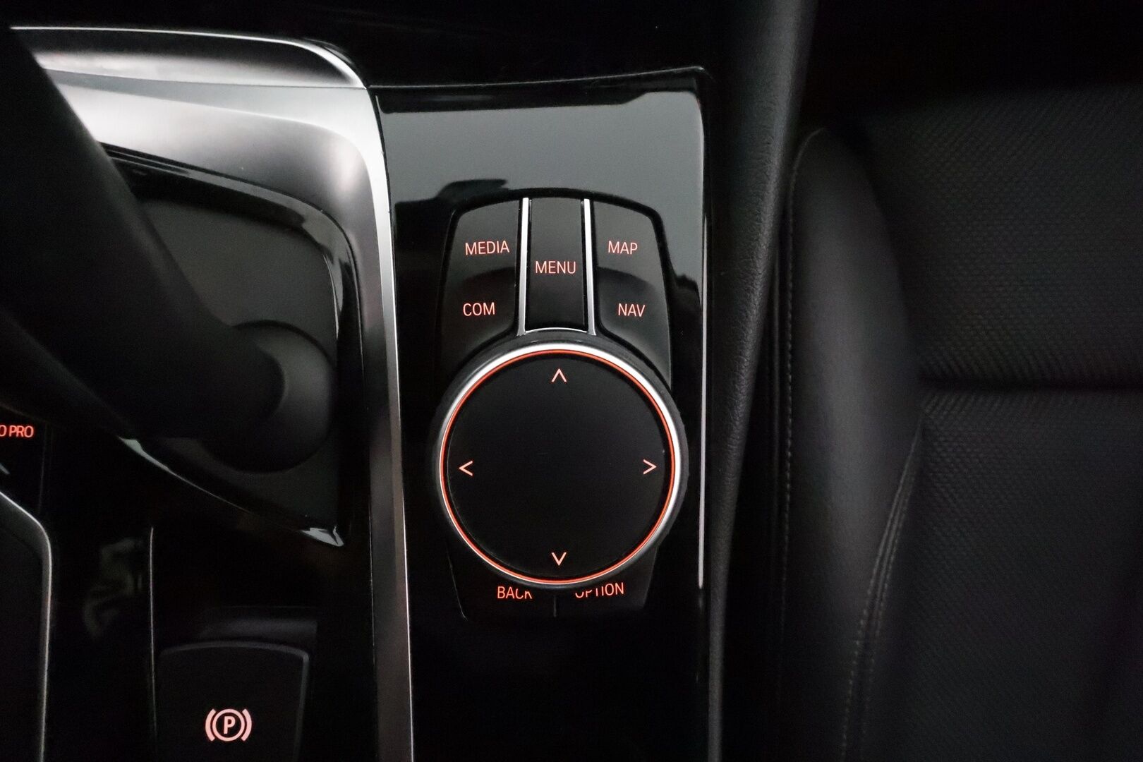 BMW 520 2018 G31 Touring 520d A xDrive Business Sport **Webasto / Vakkari / P.kamera / Digimittaristo / Puolinahat / LED / Navi** - Suomi-auto / Kahdet renkaat aluvanteilla