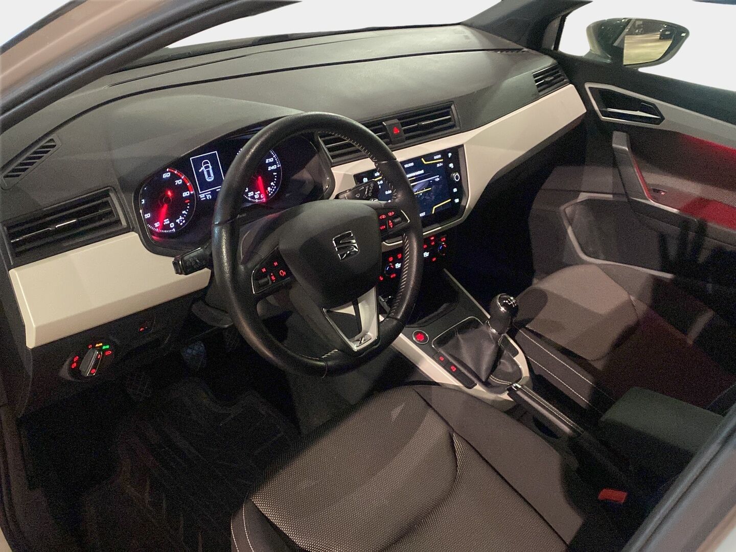 Seat Arona 2018 1,0 EcoTSI 115 Xcellence - | Suomi-auto | Vakkari | Navi | Hyvät Continental-kesärenkaat | 