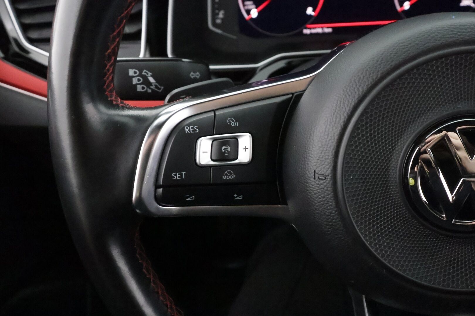 Volkswagen Polo 2018 GTI 2,0 TSI 147 kW (200 hv) DSG-automaatti - | Merkkihuollot | Beats Audio | ACC | LED | Digimittaristo | App Connect | P.tutkat | Front Assist | Lohko+sisälämmitin | 2x renkaat aluin | Suomiauto | 