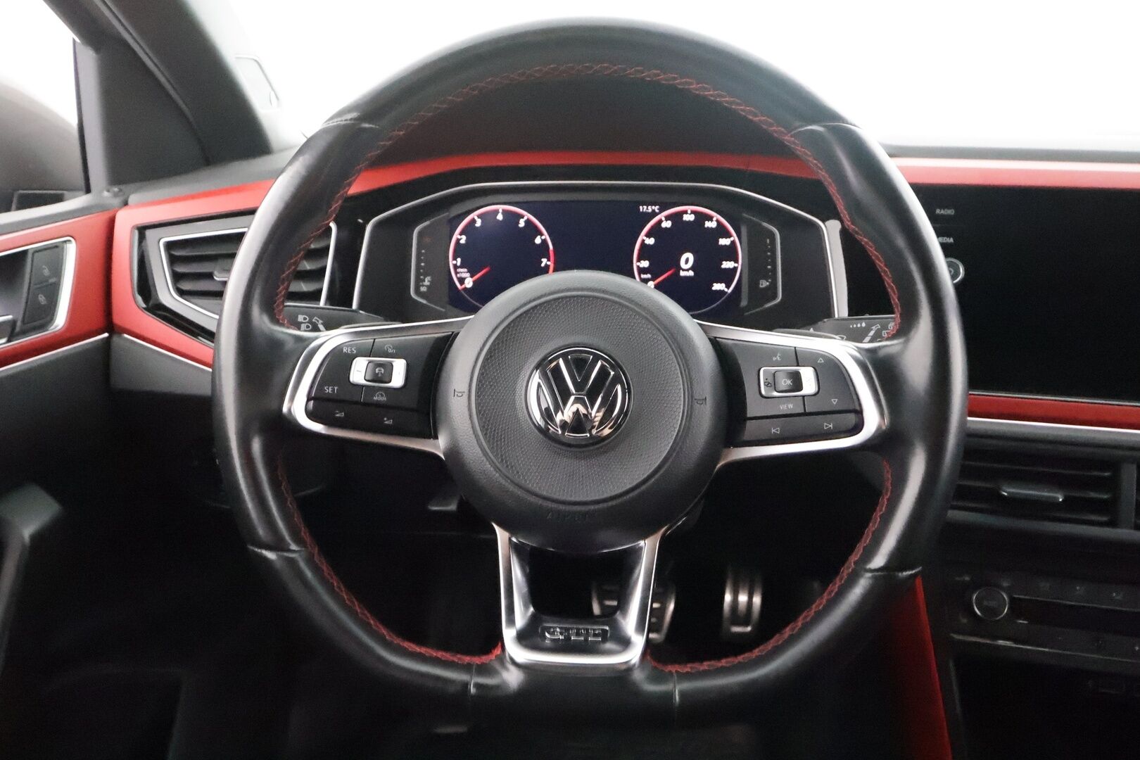 Volkswagen Polo 2018 GTI 2,0 TSI 147 kW (200 hv) DSG-automaatti - | Merkkihuollot | Beats Audio | ACC | LED | Digimittaristo | App Connect | P.tutkat | Front Assist | Lohko+sisälämmitin | 2x renkaat aluin | Suomiauto | 