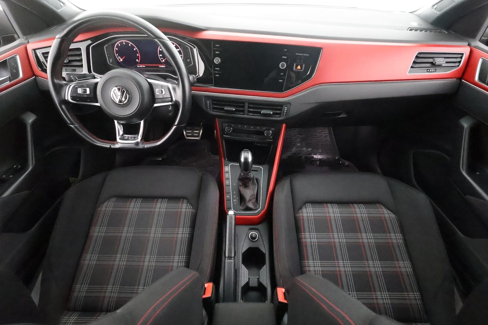 Volkswagen Polo 2018 GTI 2,0 TSI 147 kW (200 hv) DSG-automaatti - | Merkkihuollot | Beats Audio | ACC | LED | Digimittaristo | App Connect | P.tutkat | Front Assist | Lohko+sisälämmitin | 2x renkaat aluin | Suomiauto | 