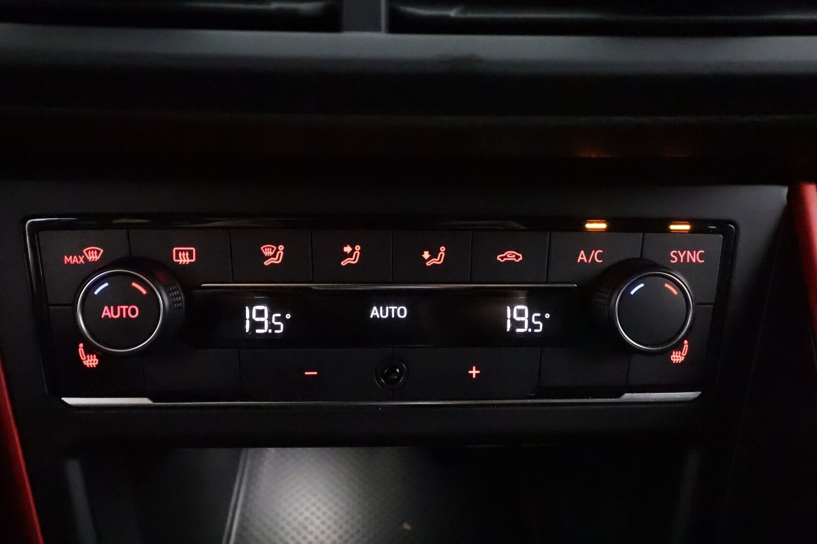Volkswagen Polo 2018 GTI 2,0 TSI 147 kW (200 hv) DSG-automaatti - | Merkkihuollot | Beats Audio | ACC | LED | Digimittaristo | App Connect | P.tutkat | Front Assist | Lohko+sisälämmitin | 2x renkaat aluin | Suomiauto | 