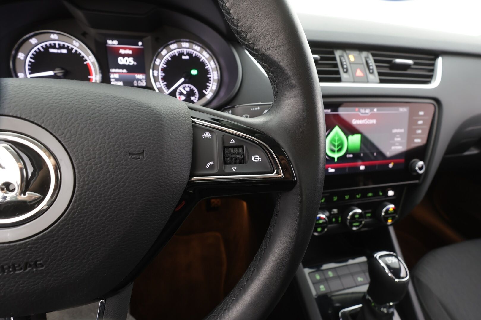 Skoda Octavia 2018 1,5 TSI Style DSG Autom. - | Webasto | ACC | LED | P.tutkat | Kaistavahti | Navi | Katveavustin | Keyless | Suomi-auto | Kahdet renkaat |