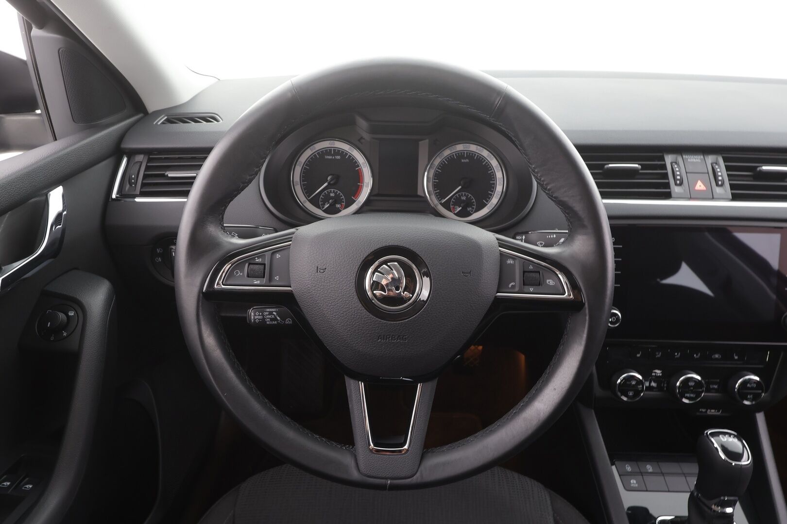 Skoda Octavia 2018 1,5 TSI Style DSG Autom. - | Webasto | ACC | LED | P.tutkat | Kaistavahti | Navi | Katveavustin | Keyless | Suomi-auto | Kahdet renkaat |