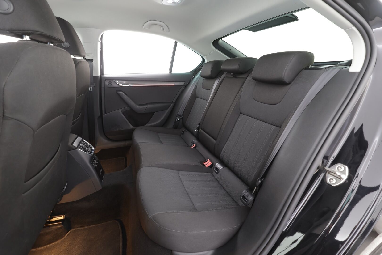 Skoda Octavia 2018 1,5 TSI Style DSG Autom. - | Webasto | ACC | LED | P.tutkat | Kaistavahti | Navi | Katveavustin | Keyless | Suomi-auto | Kahdet renkaat |